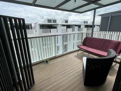 Charlton 27 (D19), Terrace #393385501